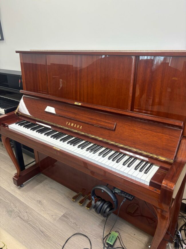 1982 YAMAHA W106B UPRIGHT PIANO