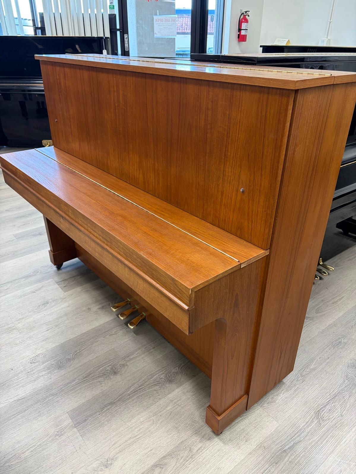 1980 Yamaha W103 Upright Piano 5