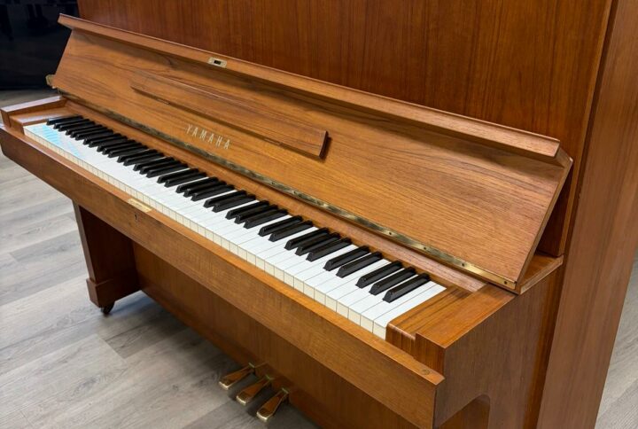 1980 Yamaha W103 Upright Piano