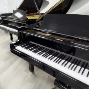 BABY GRAND PIANO YAMAHA G1E